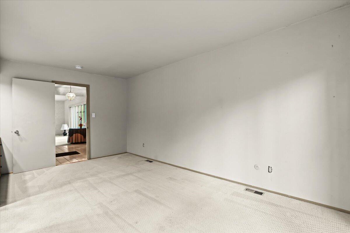 29744 Sugar Spring Road Farmington Hills, MI 48334 - Photo 31 of 42 31-29744 Sugar Spring Rd