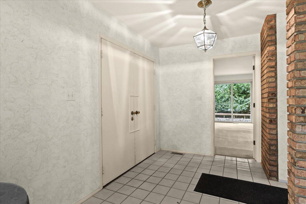 29744 Sugar Spring Road Farmington Hills, MI 48334 - Photo 5 of 42 05-29744 Sugar Spring Rd