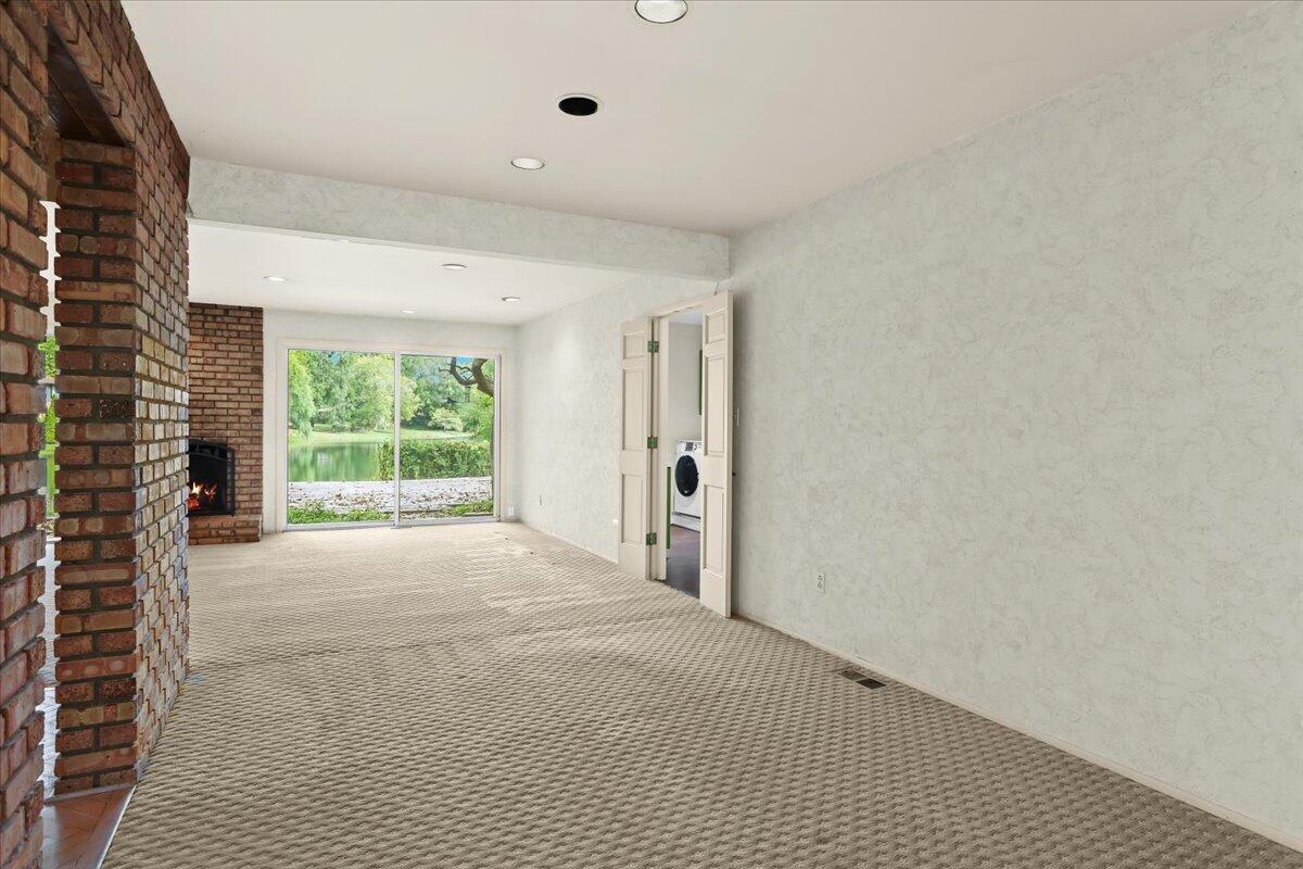 29744 Sugar Spring Road Farmington Hills, MI 48334 - Photo 8 of 42 08-29744 Sugar Spring Rd