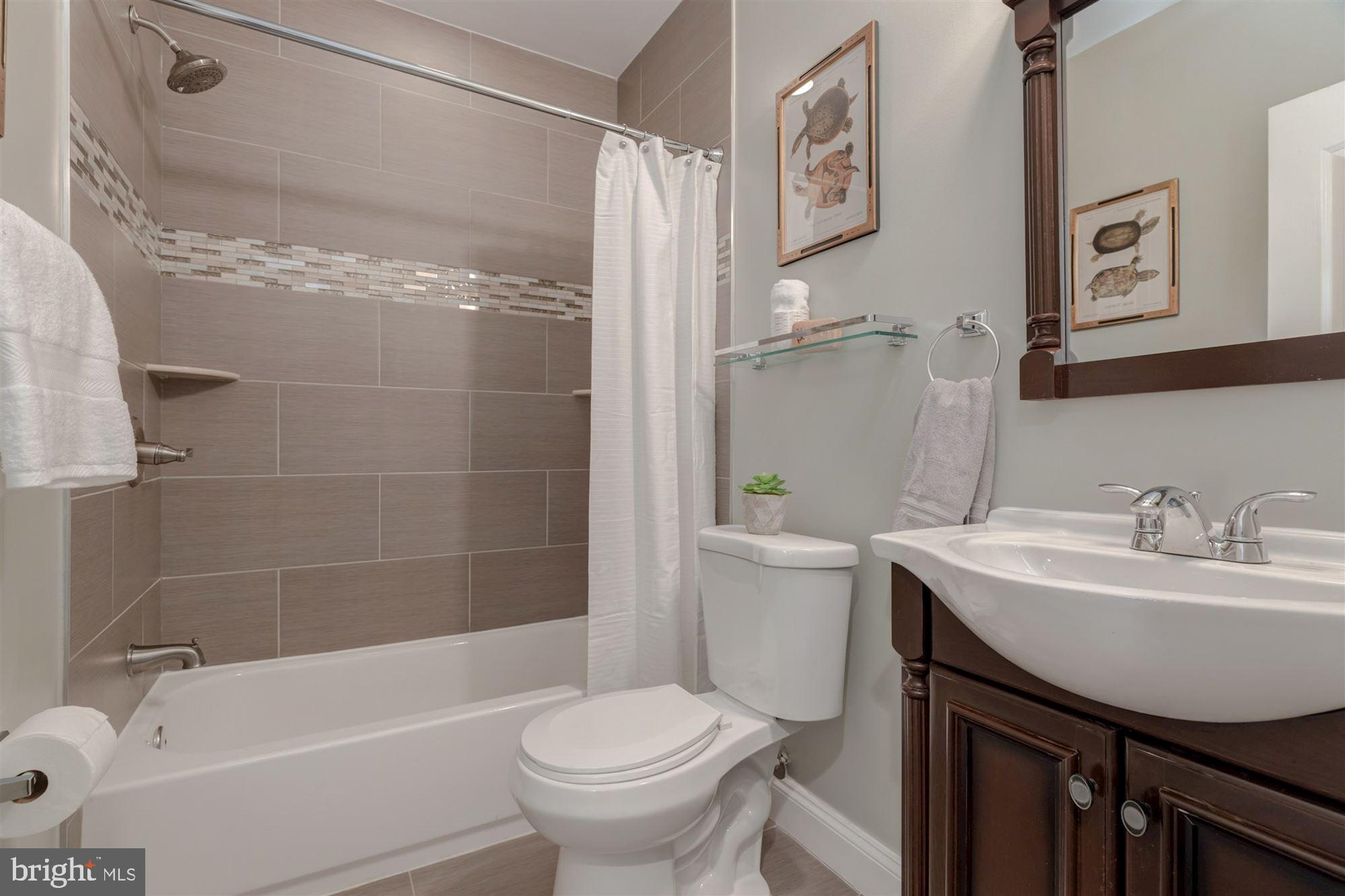 1012 9th Street Northeast Washington, DC 20002 - Photo 11 of 15 Full Hall Bath