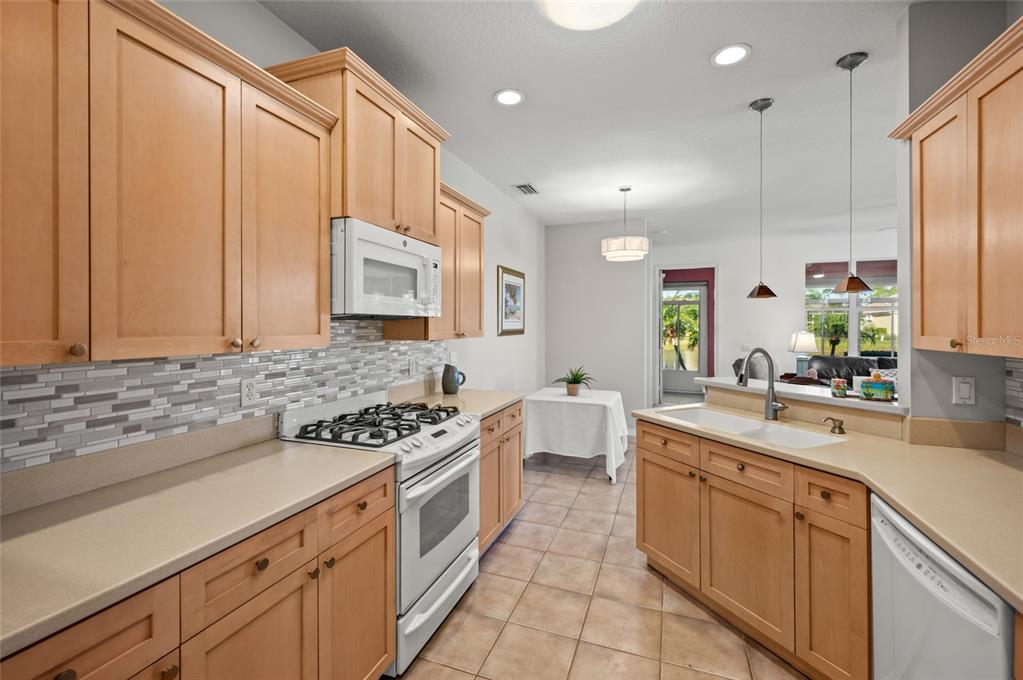 4322 Reflections Parkway Sarasota, FL 34233 - Photo 8 of 36