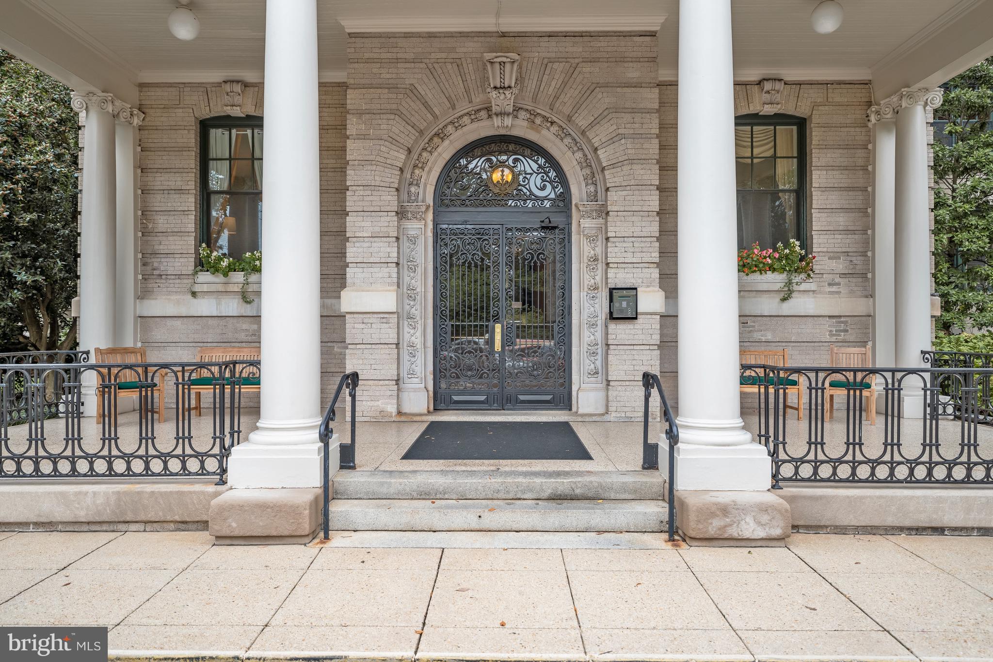 2853 Ontario Road Northwest, Unit 421 Washington, DC 20009 - Photo 22 of 33 Main entrance