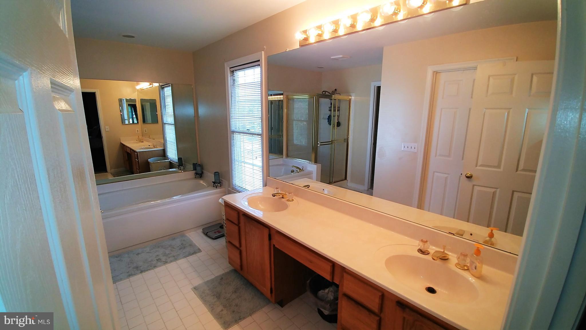 11704 Clocktower Lane Laurel, MD 20708 - Photo 22 of 30 Bath (Master)