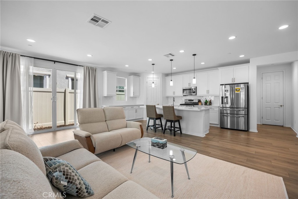 24064 Ashton Road Corona, CA 92883 - Photo 5 of 29 Gallery Image 5