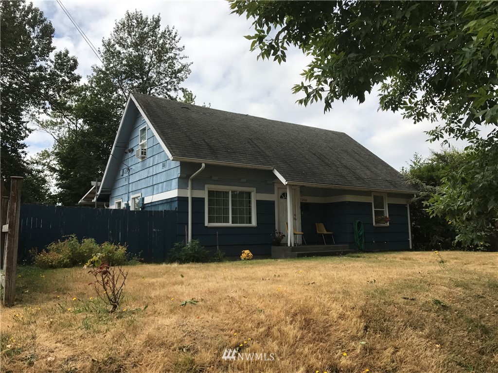 12049 Renton Avenue South Seattle, WA 98178 - Photo 2 of 23 Gallery Image 2