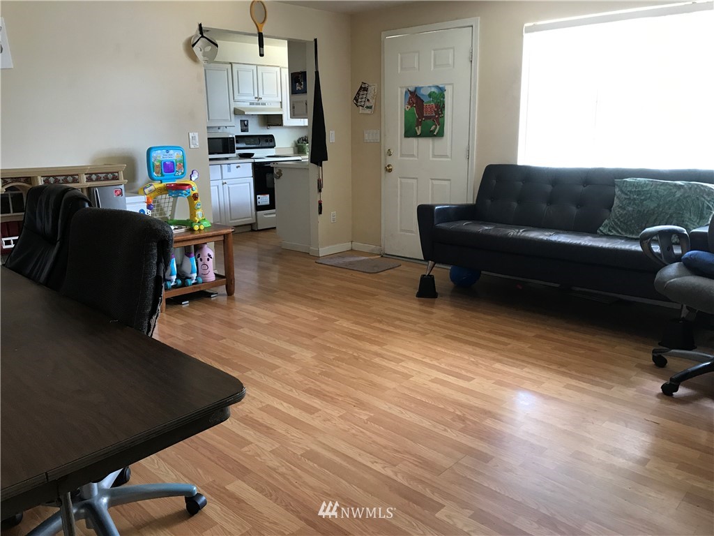 12049 Renton Avenue South Seattle, WA 98178 - Photo 12 of 23 Gallery Image 12