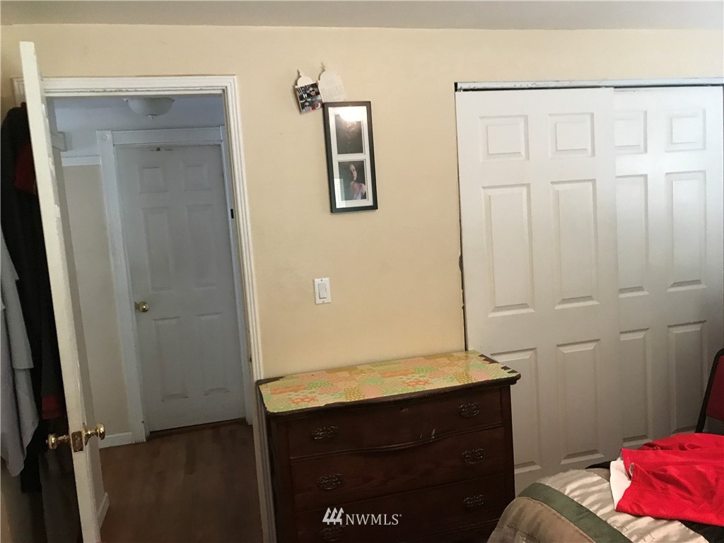 12049 Renton Avenue South Seattle, WA 98178 - Photo 15 of 23 Gallery Image 15