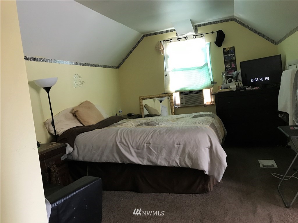 12049 Renton Avenue South Seattle, WA 98178 - Photo 21 of 23 Gallery Image 21