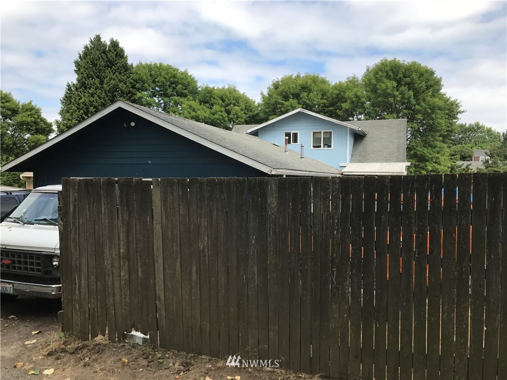 12049 Renton Avenue South Seattle, WA 98178 - Photo 6 of 23 Gallery Image 6
