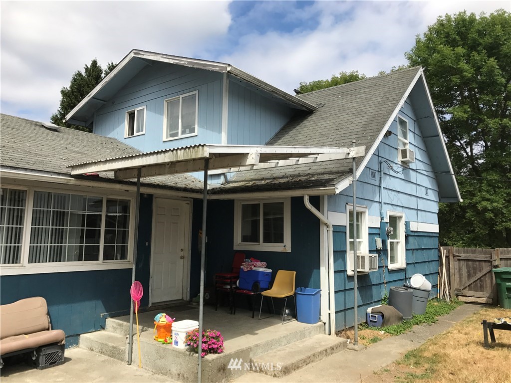 12049 Renton Avenue South Seattle, WA 98178 - Photo 8 of 23 Gallery Image 8