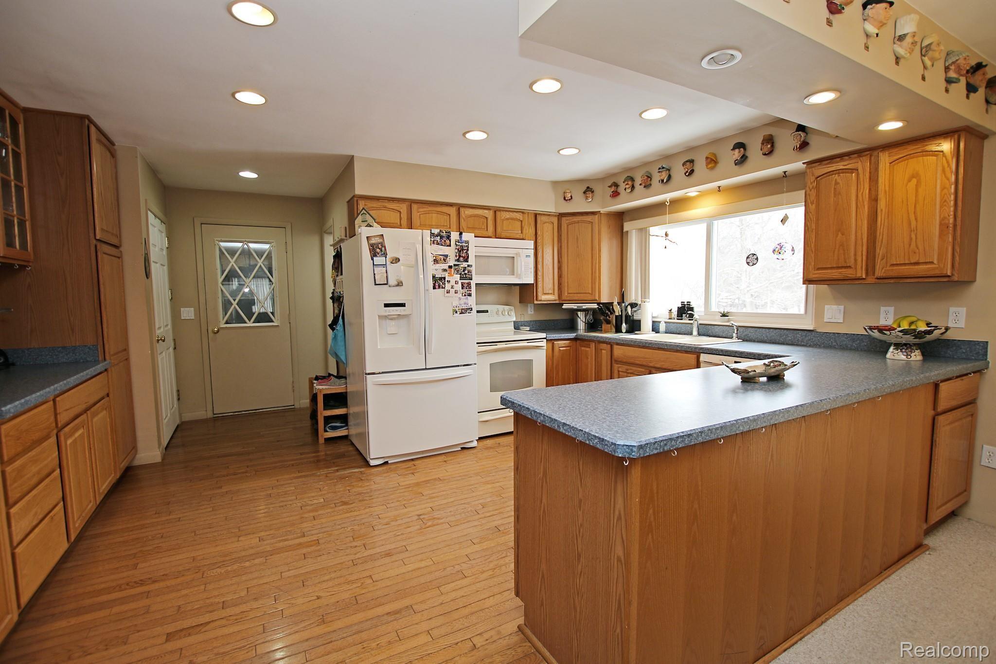 4725 Secord Lake Road Leonard, MI 48367 - Photo 8 of 53 9) Kitchen.jpg