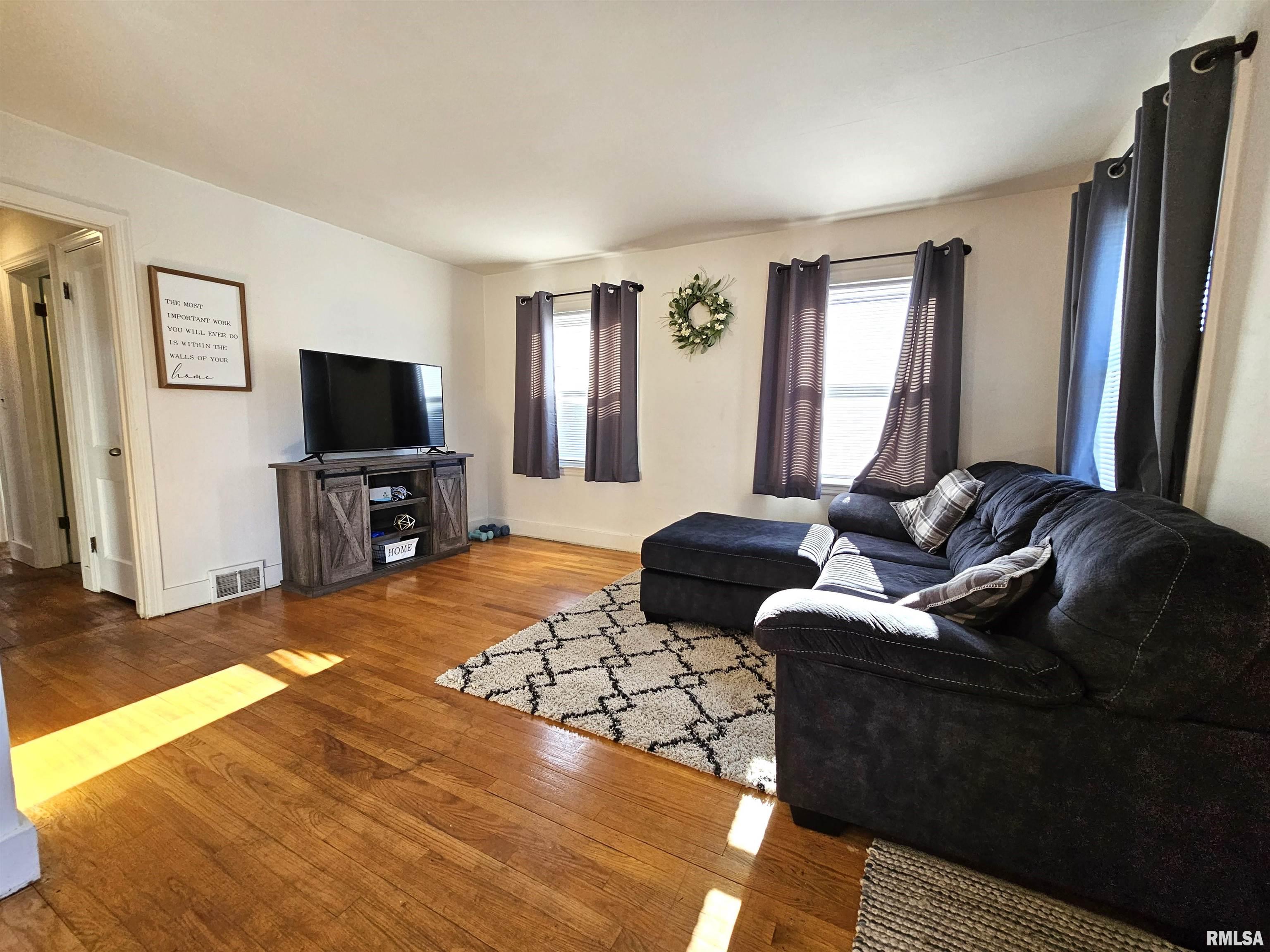 2418 32nd Street Moline, IL 61265 - Photo 5 of 33 Gallery Image 5