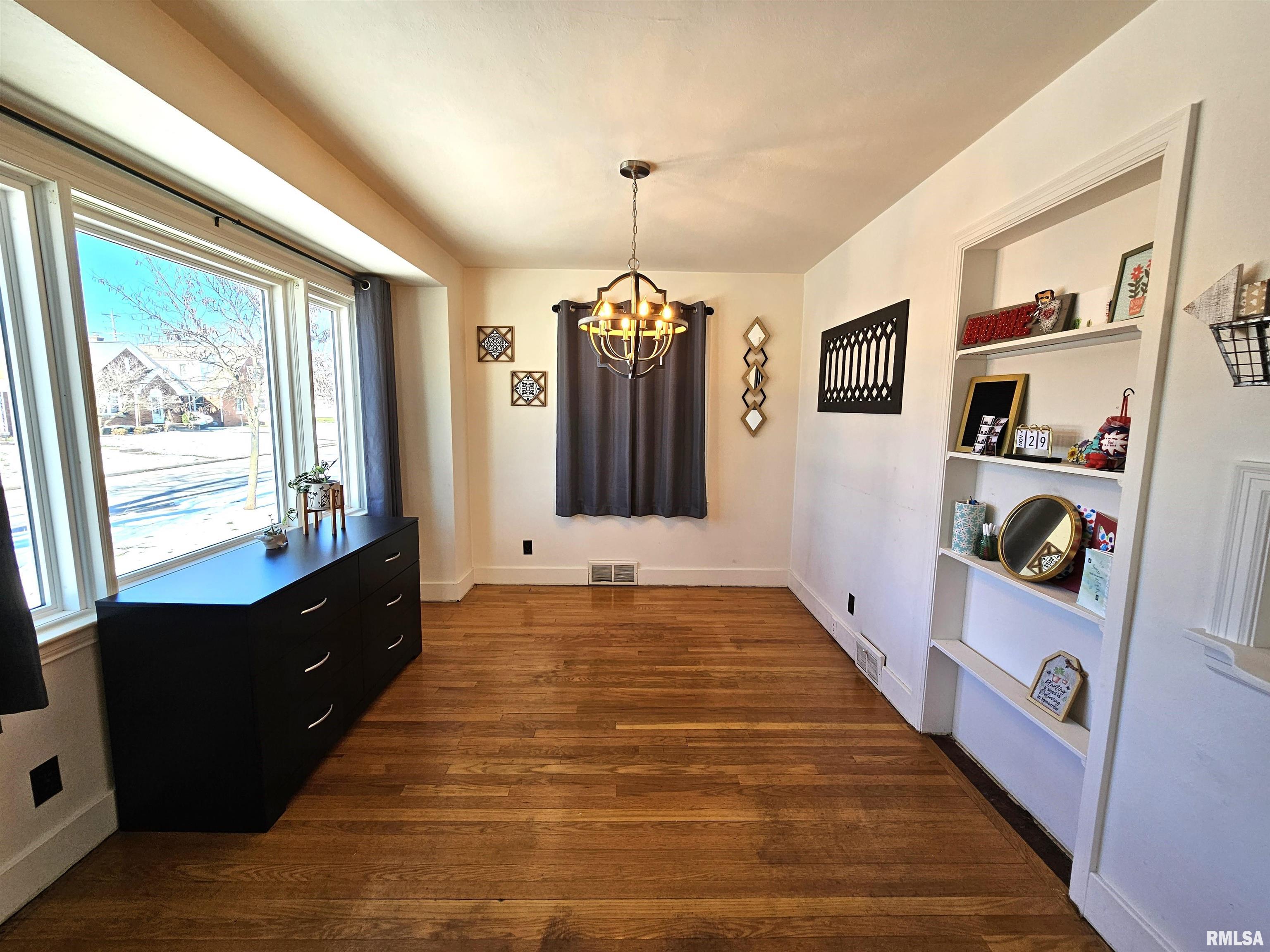 2418 32nd Street Moline, IL 61265 - Photo 9 of 33 Gallery Image 9