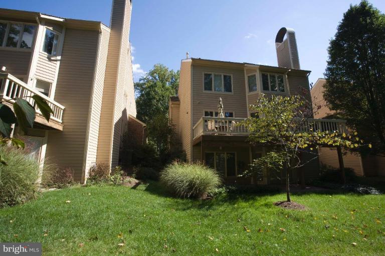 1406 Belcastle Court Reston, VA 20194 - Photo 1 of 4 Rear