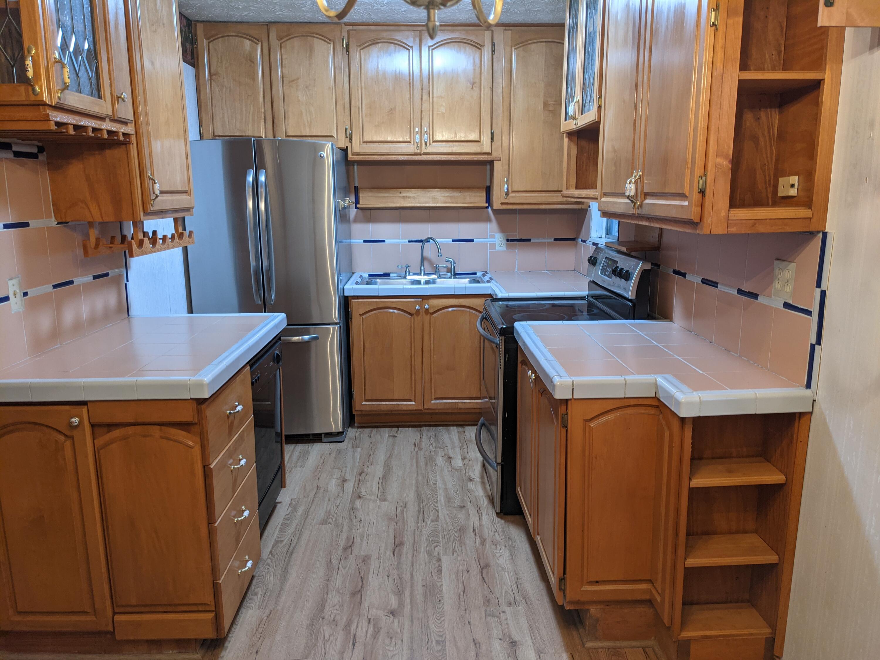 3179 Latonia Road Columbus, OH 43232 - Photo 4 of 11 PXL_20211126_131155124 (1)