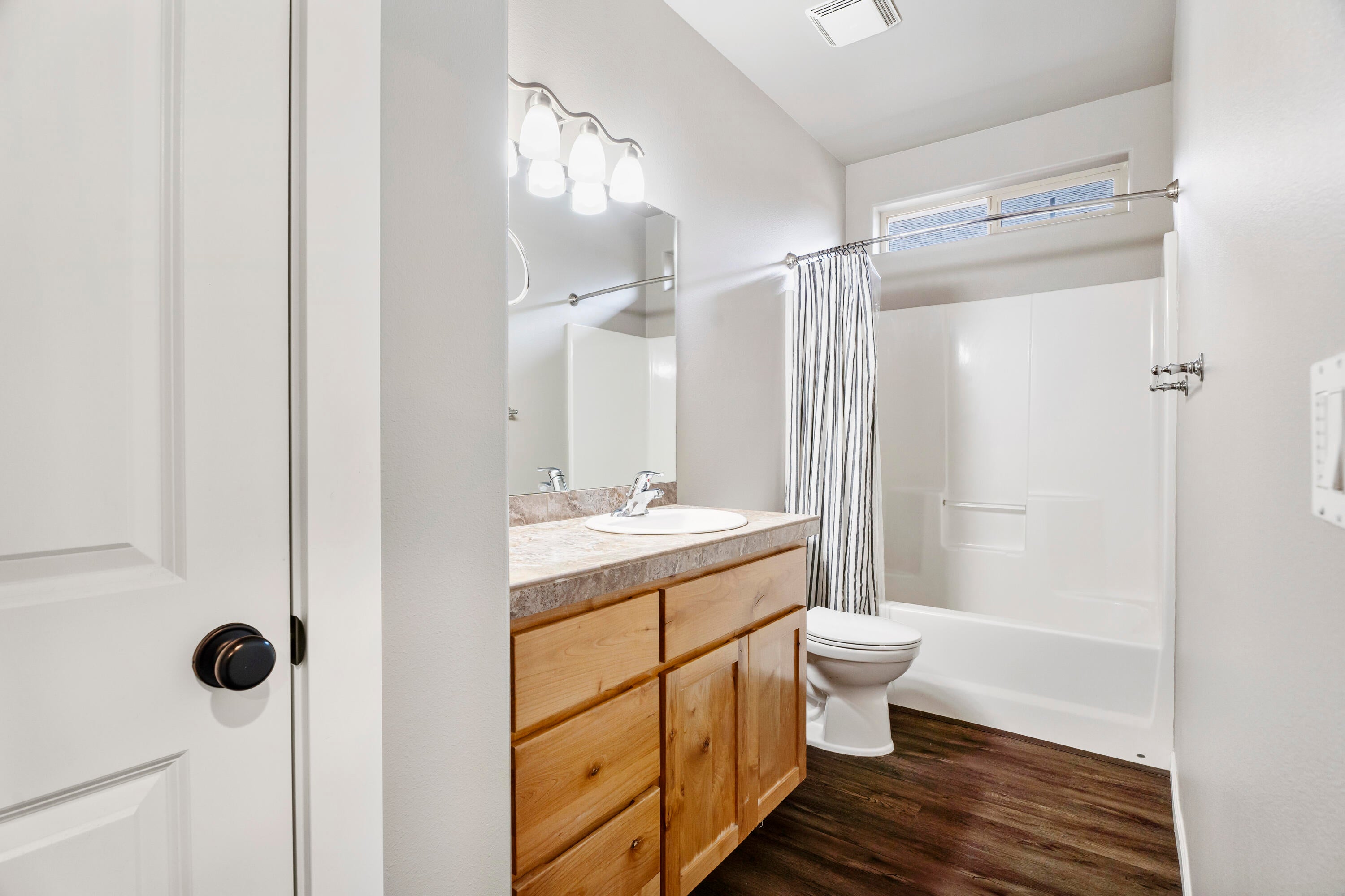 3167 Yellow Ribbon Drive Bend, OR 97701 - Photo 10 of 38 11-Guest Bath
