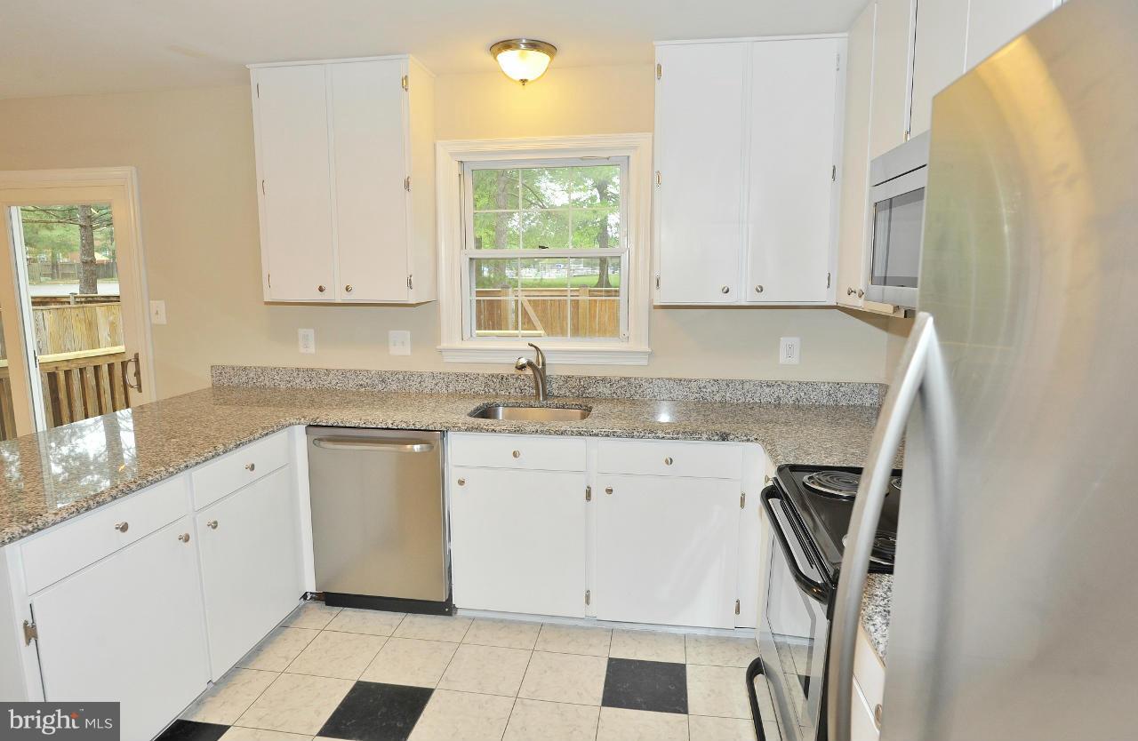 8106 Kenova Lane Springfield, VA 22153 - Photo 5 of 23 Kitchen