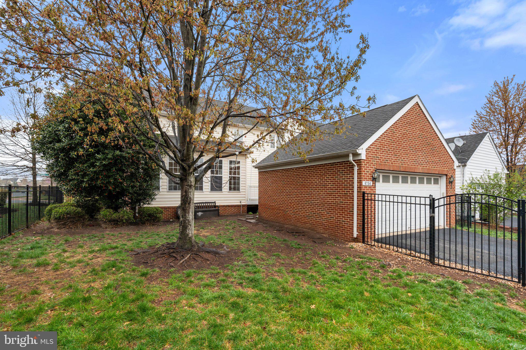 6754 Stapleton Place Gainesville, VA 20155 - Photo 34 of 39 a backyard of a house with lots of green space