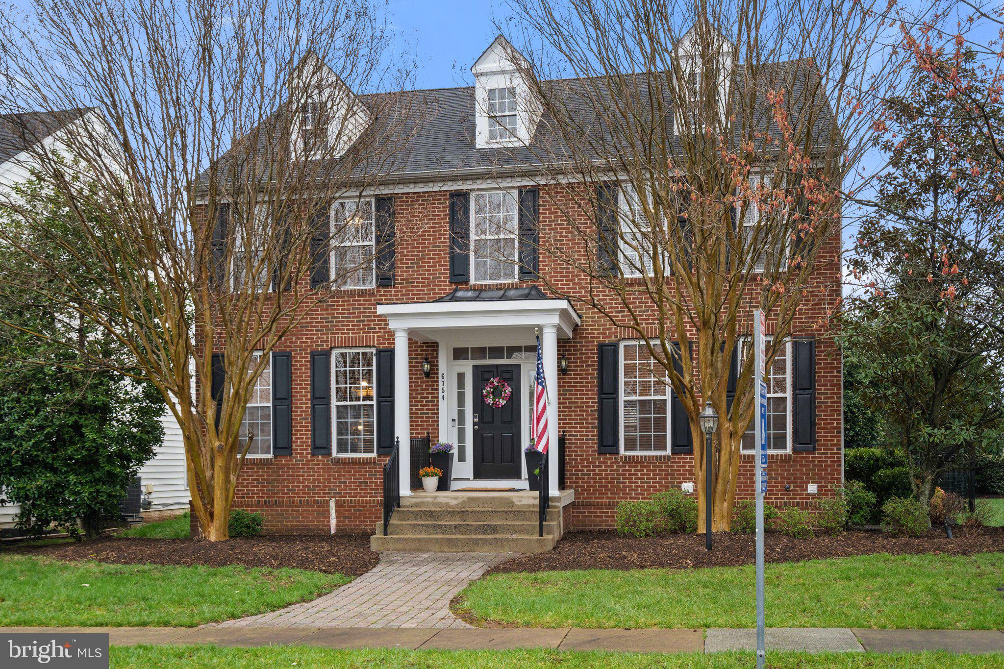 6754 Stapleton Place Gainesville, VA 20155 - Photo 4 of 39 front view of house with a yard