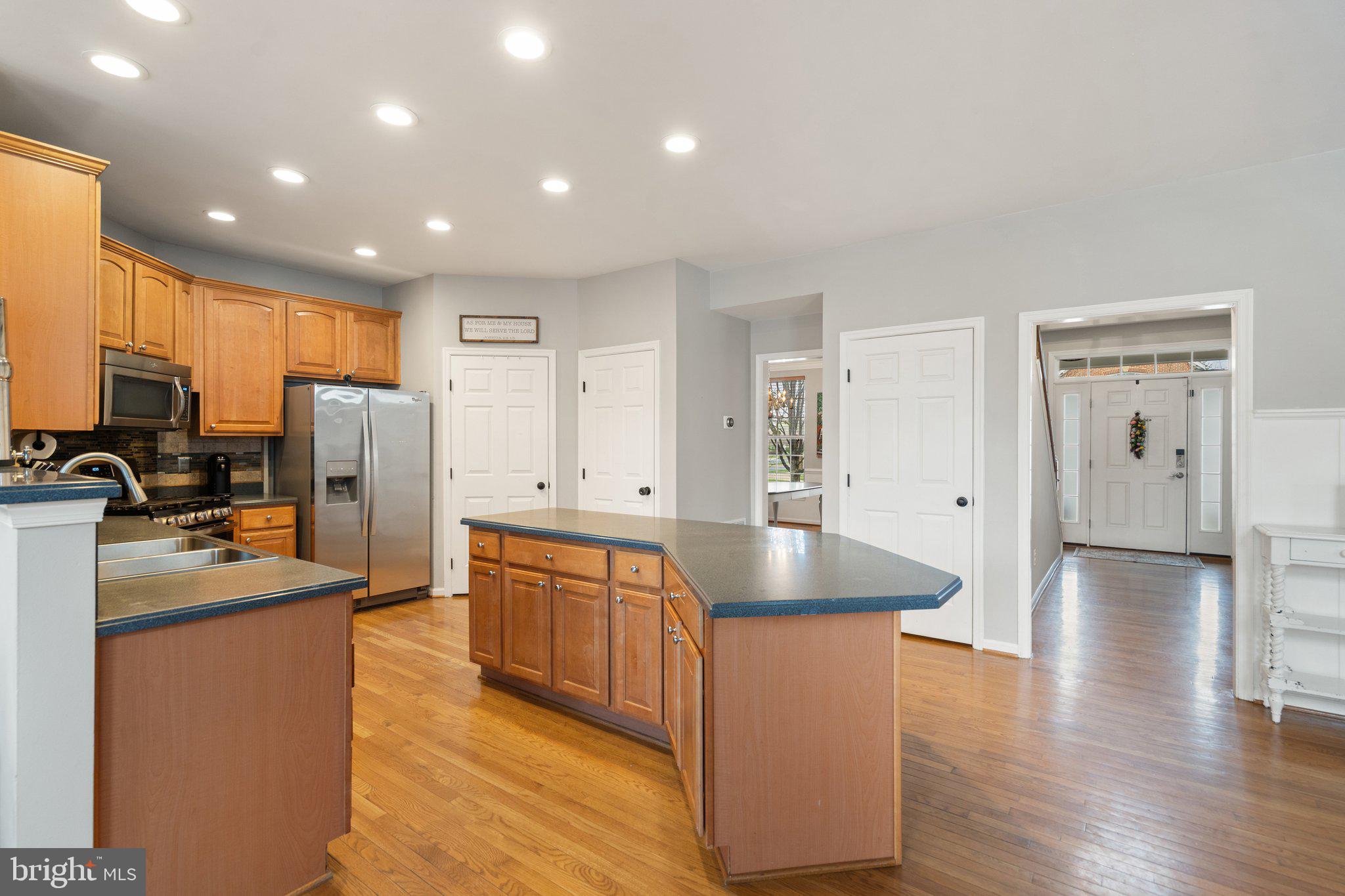 6754 Stapleton Place Gainesville, VA 20155 - Photo 10 of 39 a kitchen with stainless steel appliances granite countertop a sink stove and refrigerator
