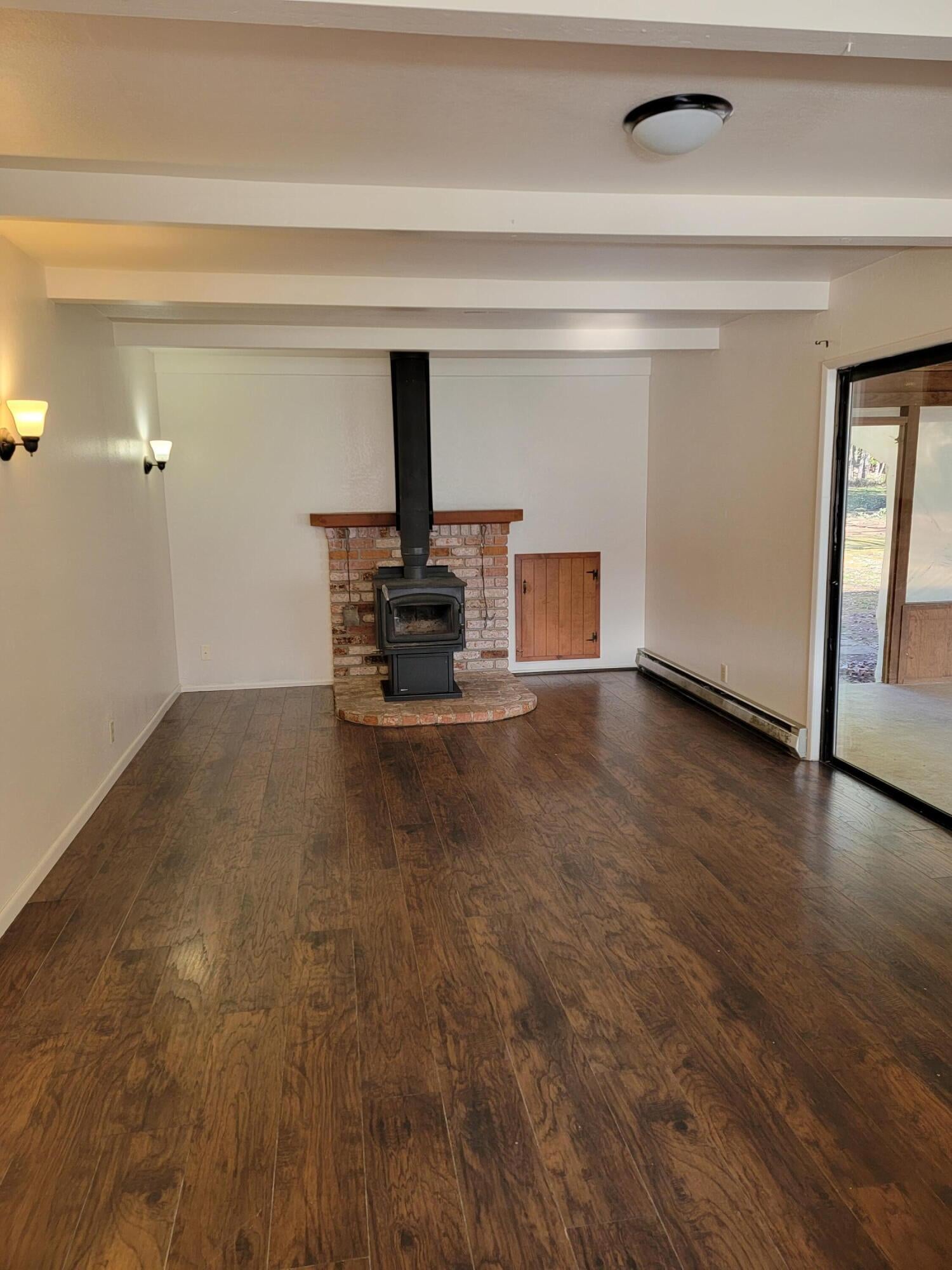 4154 Deer Creek Road Selma, OR 97538 - Photo 18 of 45 Family room, sliding glass doors to patio