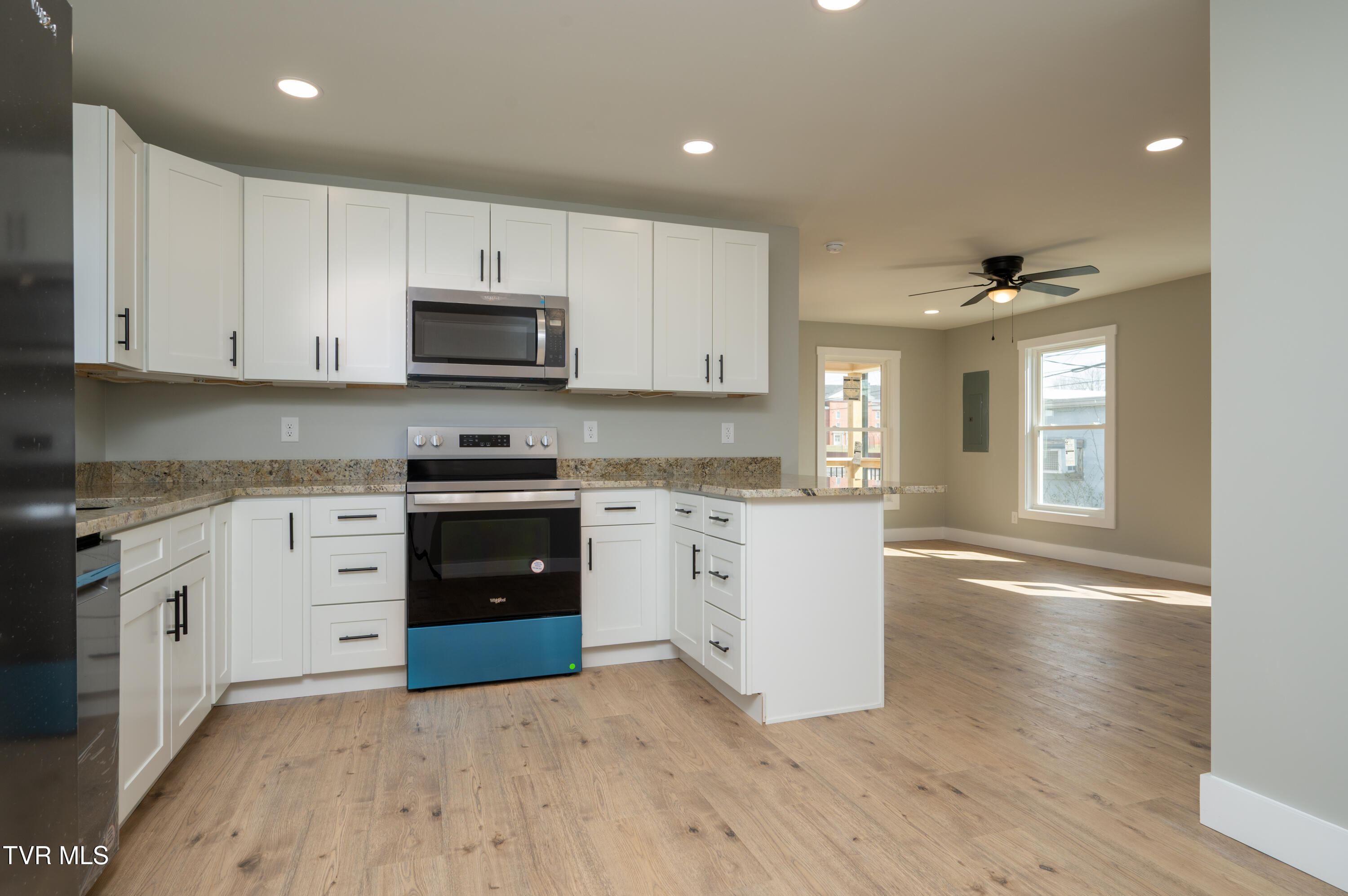 504 West Cedar Street Bristol, TN 37620 - Photo 5 of 20 W Cedar St-21