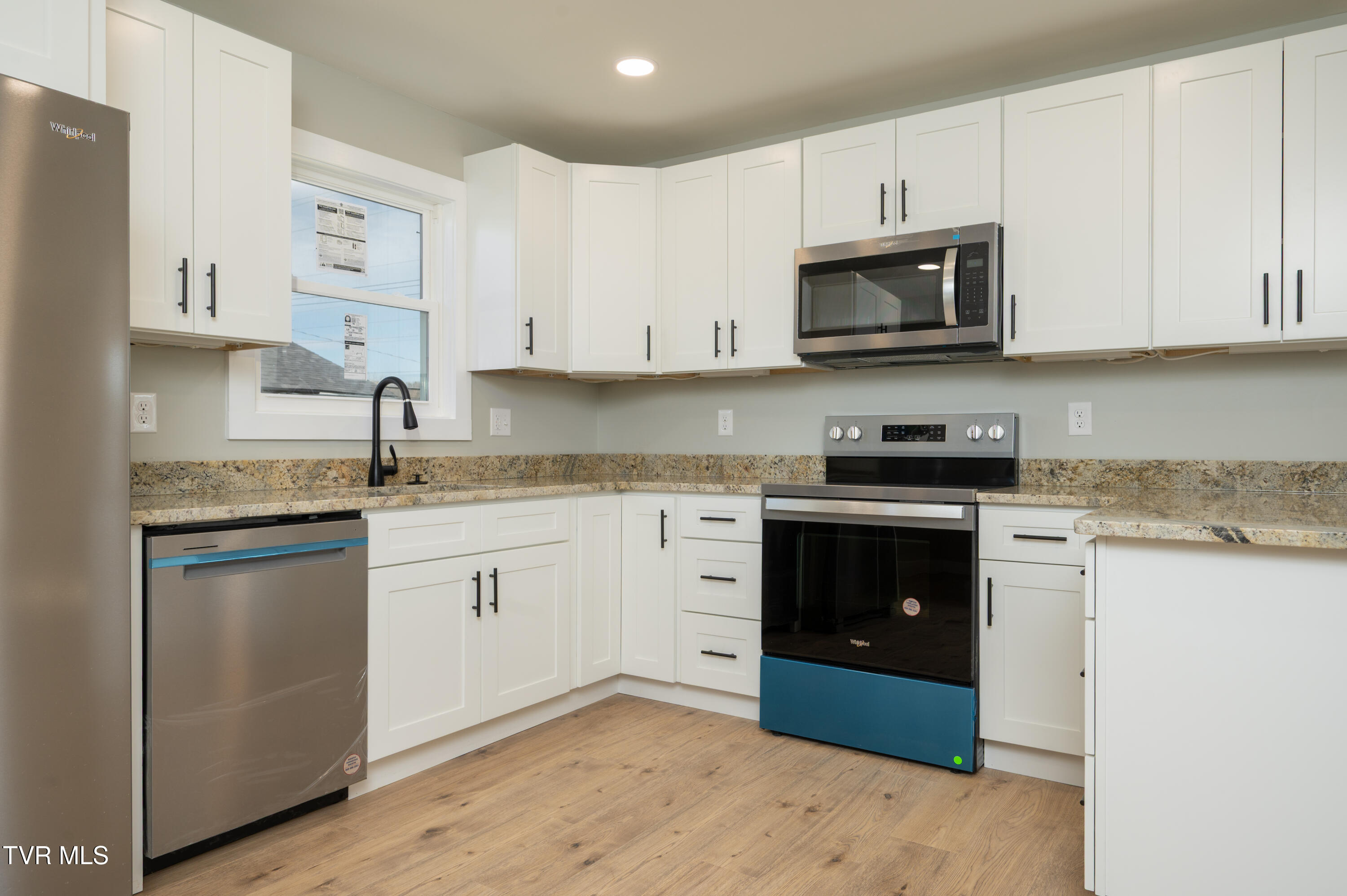 504 West Cedar Street Bristol, TN 37620 - Photo 6 of 20 W Cedar St-19