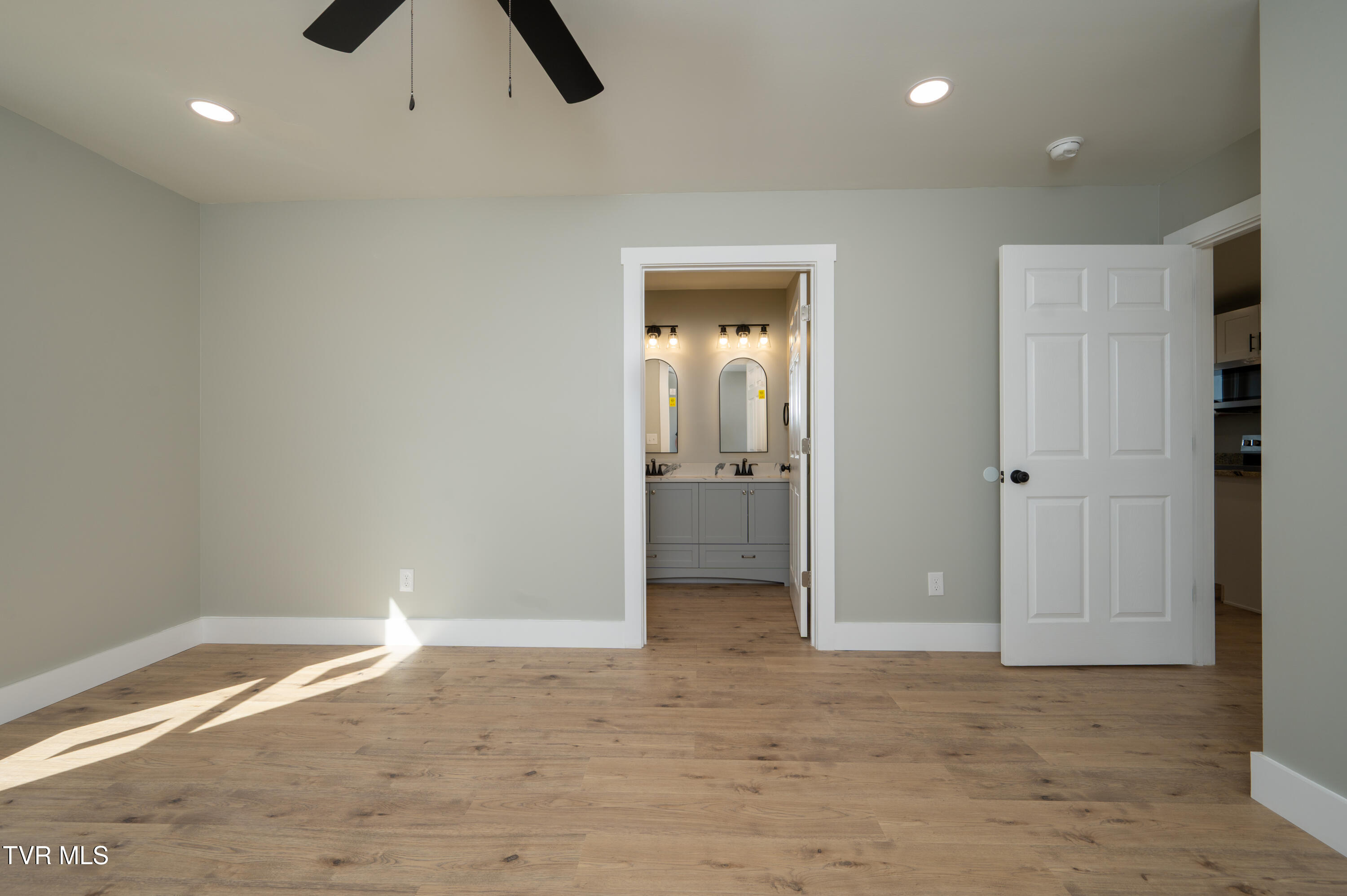 504 West Cedar Street Bristol, TN 37620 - Photo 8 of 20 W Cedar St-25