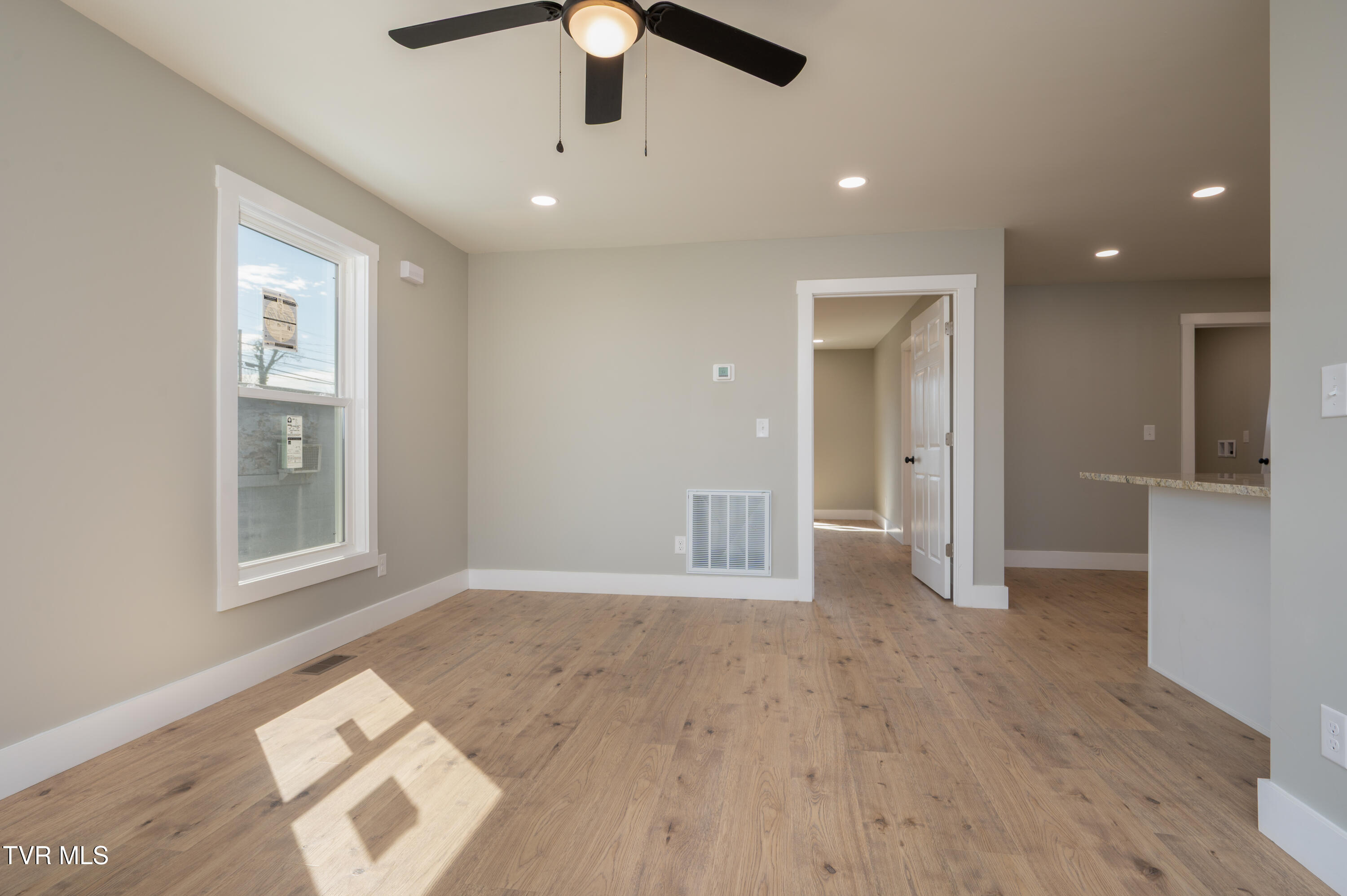 504 West Cedar Street Bristol, TN 37620 - Photo 9 of 20 W Cedar St-16