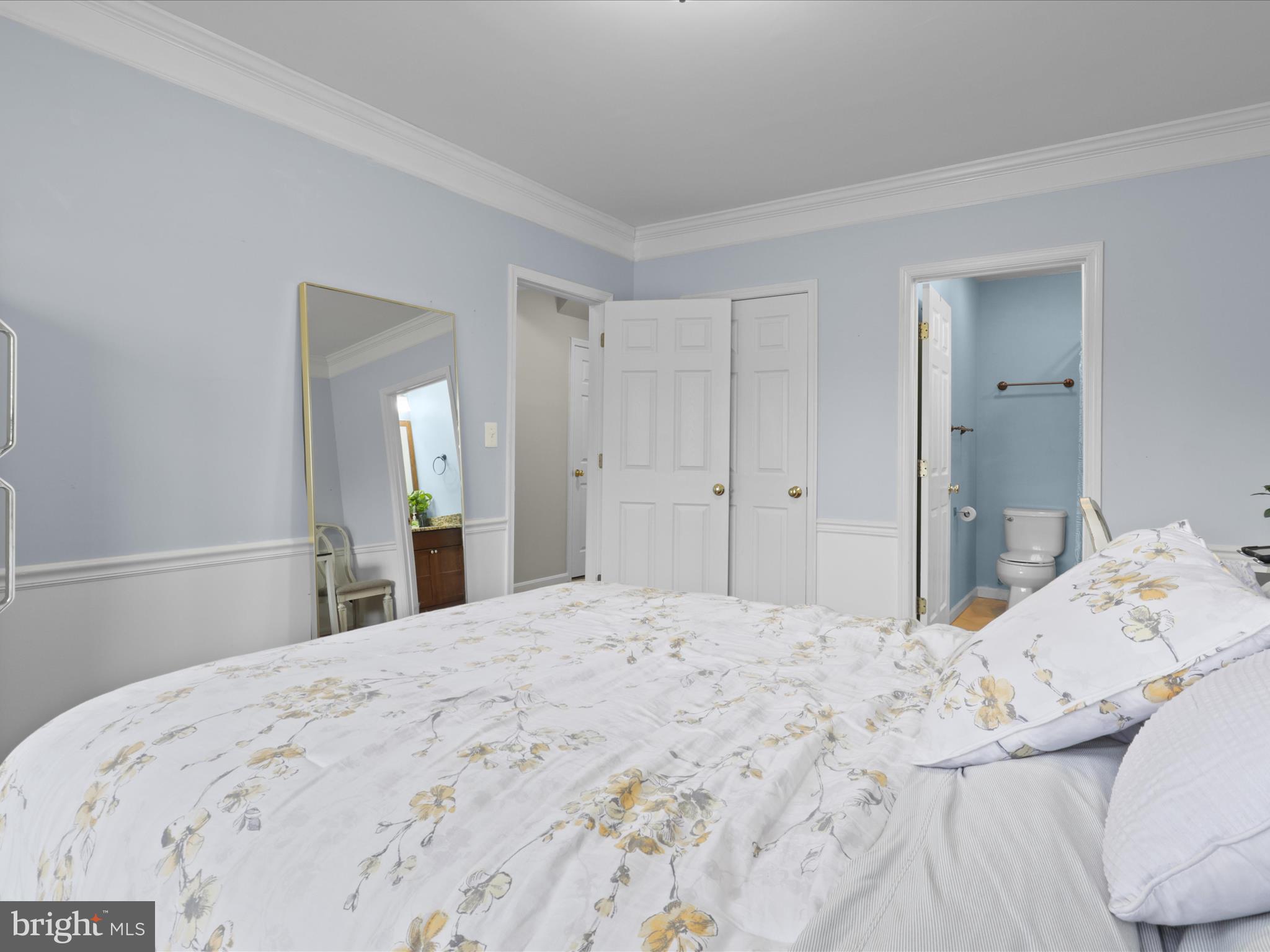 43271 Chokeberry Square Ashburn, VA 20147 - Photo 27 of 45 a bedroom with a bed and a mirror