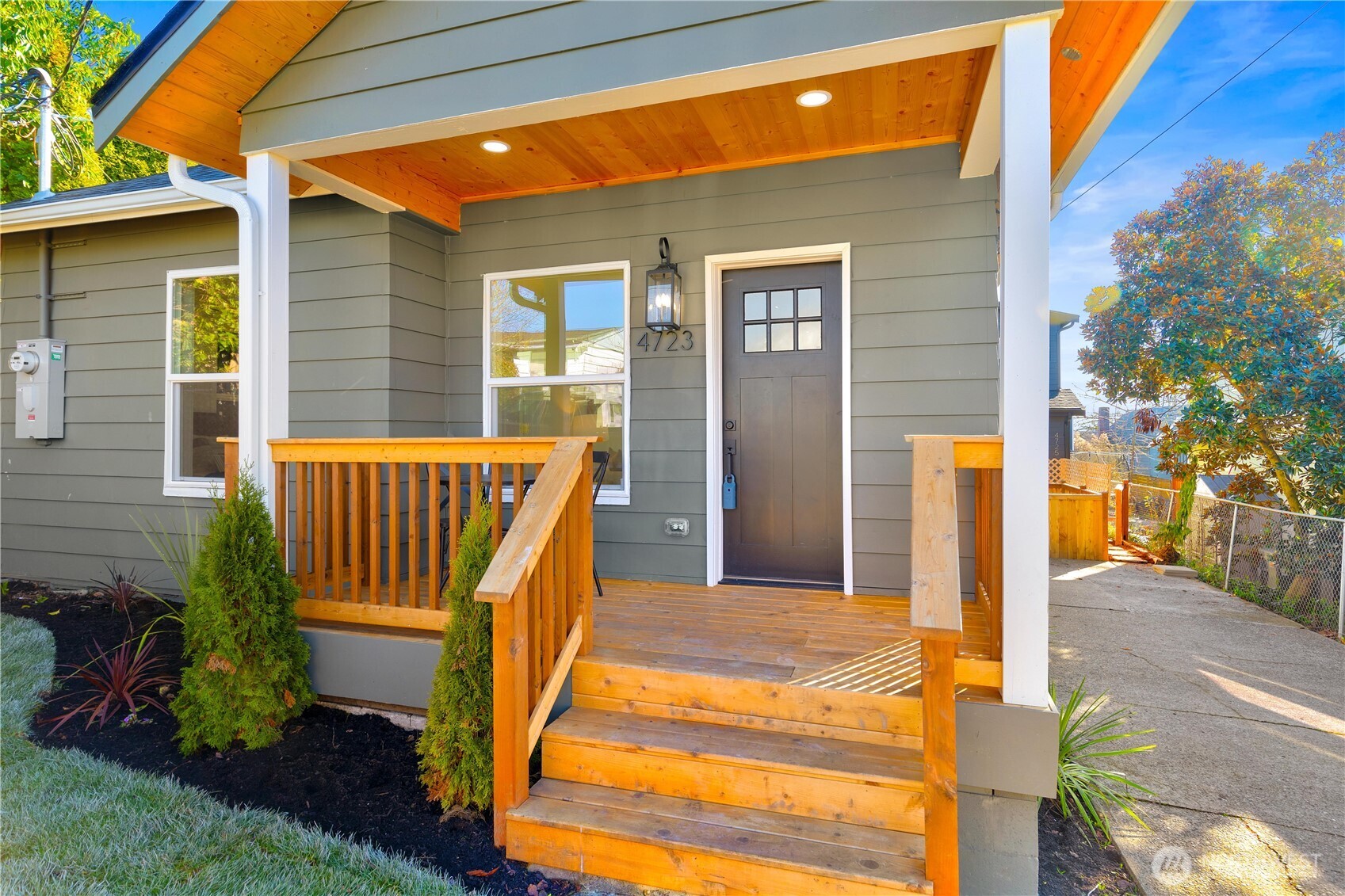 4723 South Findlay Street Seattle, WA 98118 - Photo 2 of 18