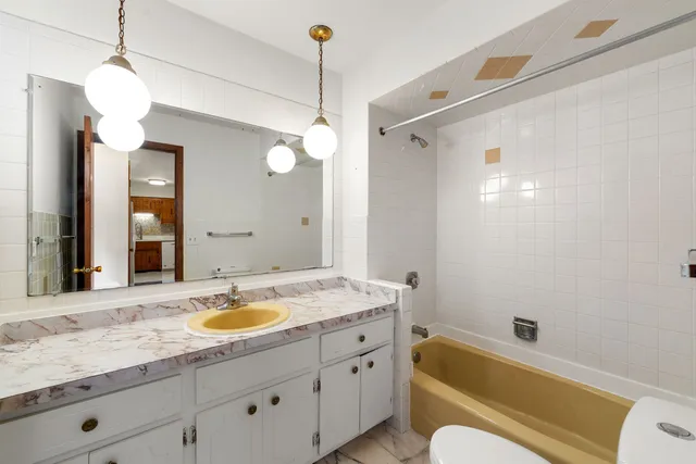 $2,200 | 8427 West Windsor Avenue, Unit 1, Chicago, IL 60656