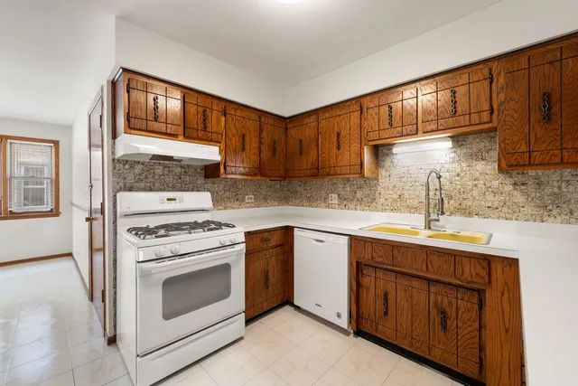 $2,200 | 8427 West Windsor Avenue, Unit 1, Chicago, IL 60656