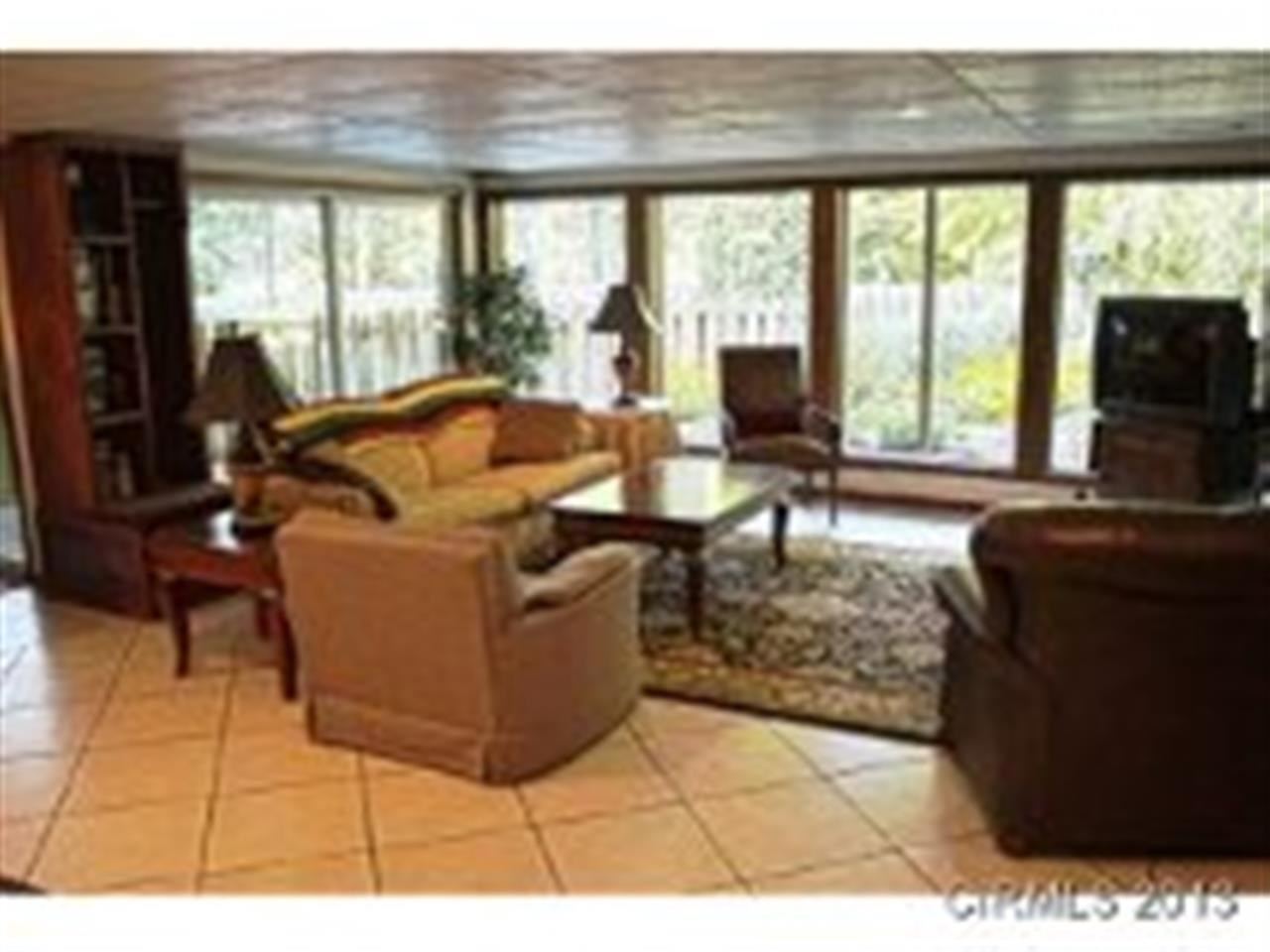 2715 North River Road Marion, IN 46952 - Photo 4 of 28 Gallery Image 4