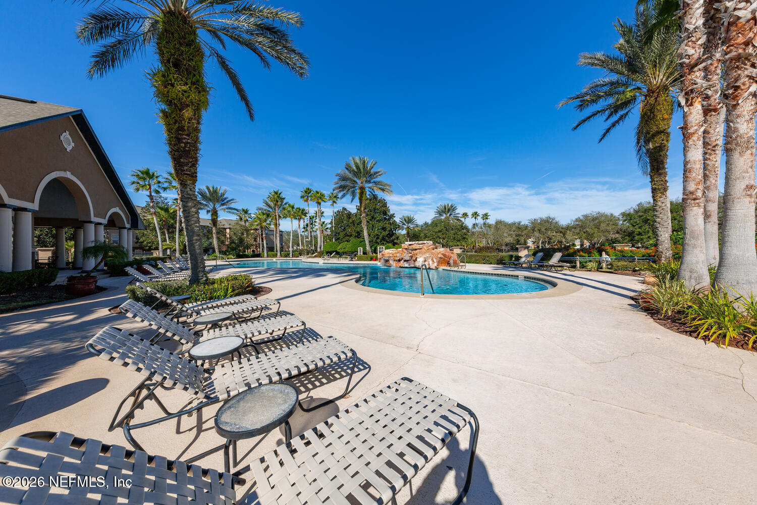 10961 Burnt Mill Road, Unit 317 Jacksonville, FL 32256 - Photo 29 of 39 a view of a house with backyard and tree