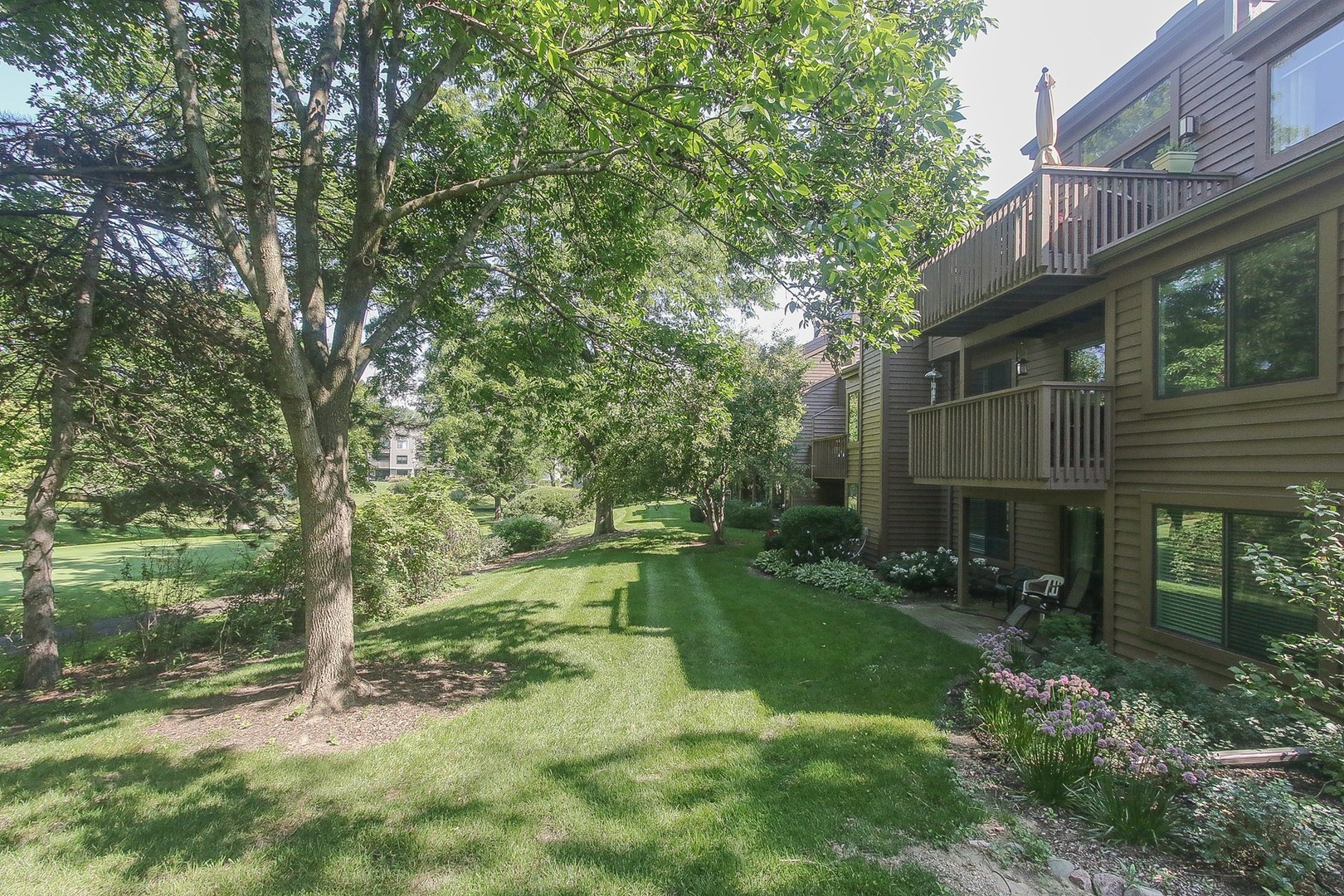 942 Shoreline Road, Unit 907 Lake Barrington, IL 60010 - Photo 21 of 28 a view of backyard with green space