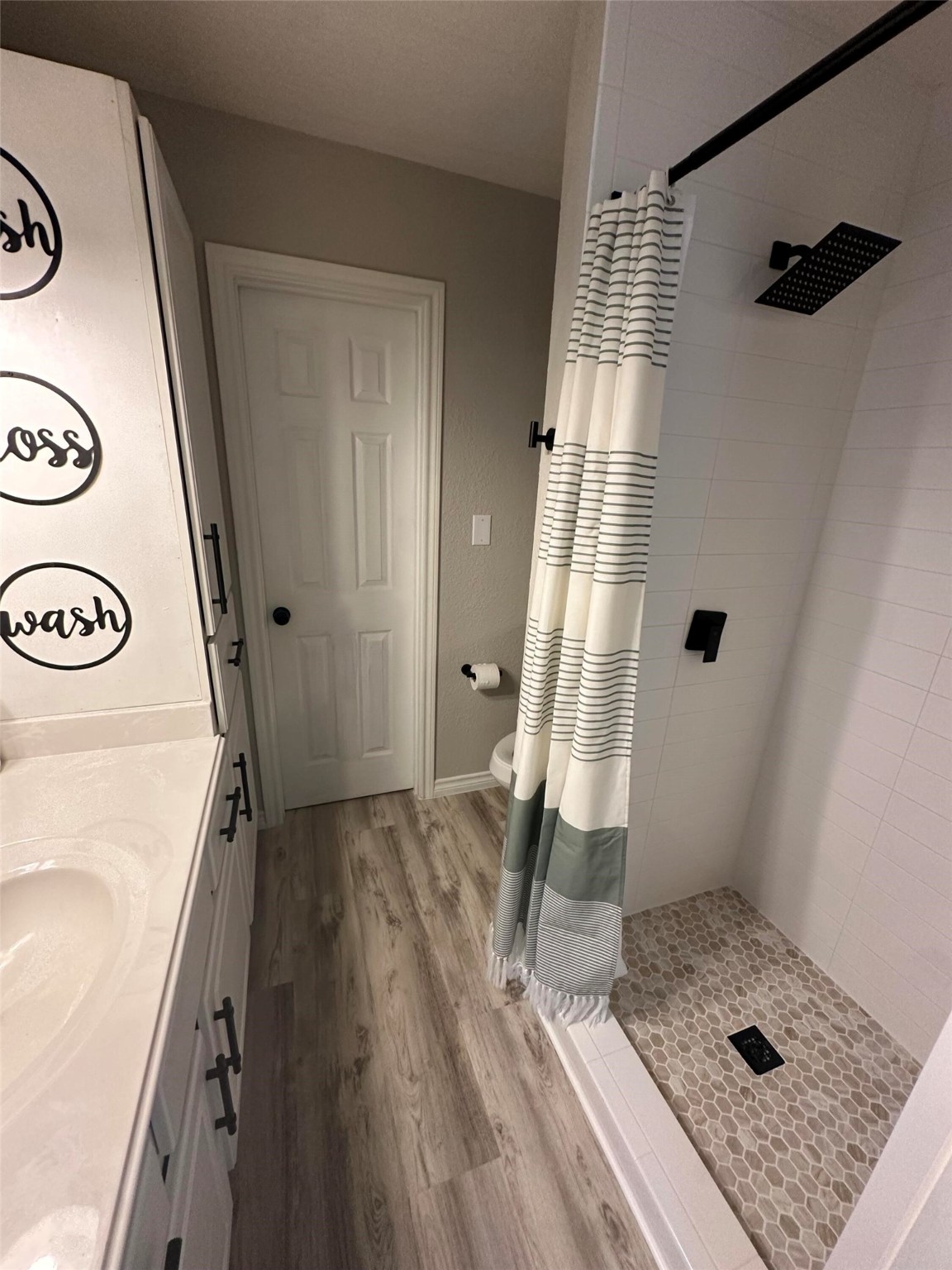 518 Anton Stade Road Rosenberg, TX 77471 - Photo 21 of 37 a bathroom with a sink and a shower