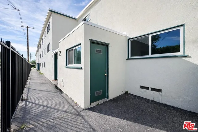 $3,000 | 2041 Euclid Street, Unit 16, Santa Monica, CA 90405