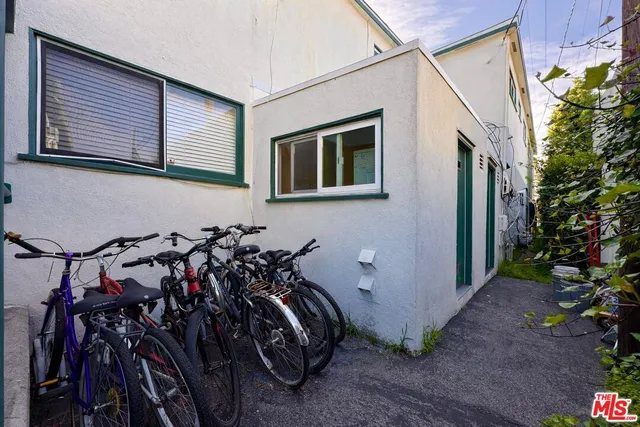 $3,000 | 2041 Euclid Street, Unit 16, Santa Monica, CA 90405