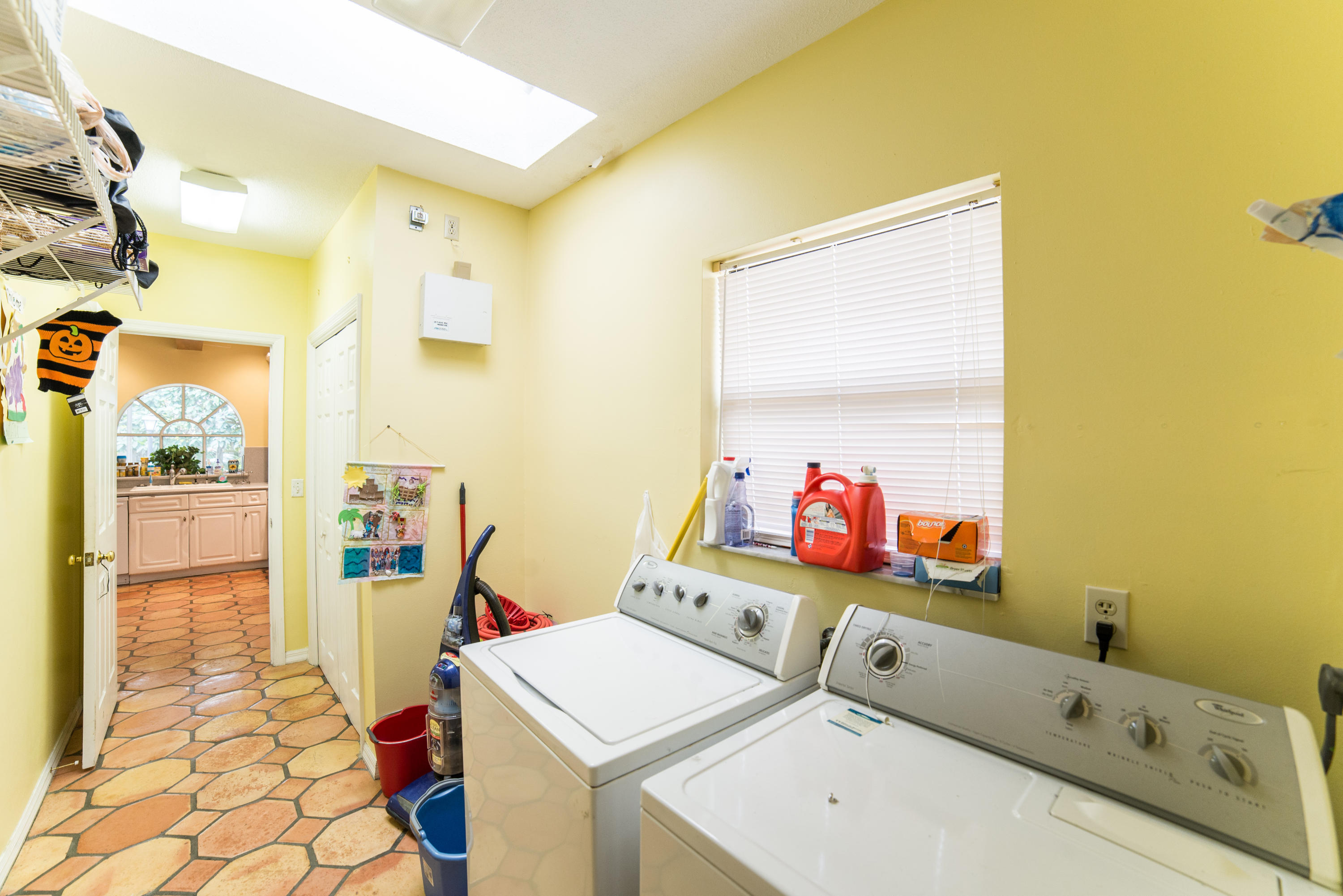 17746 Woodview Terrace Boca Raton, FL 33487 - Photo 14 of 44 laundry to kitchen