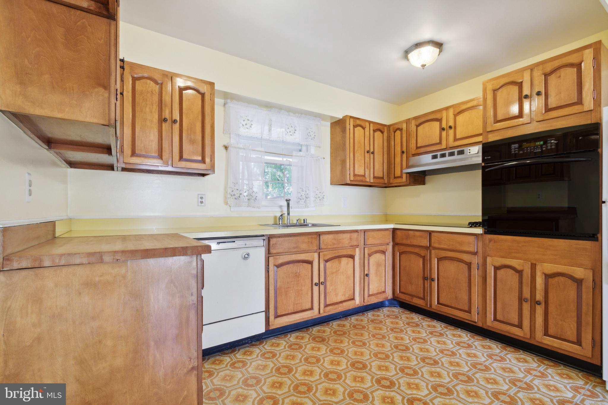13120 Poplar Tree Road Fairfax, VA 22033 - Photo 11 of 31 Kitchen