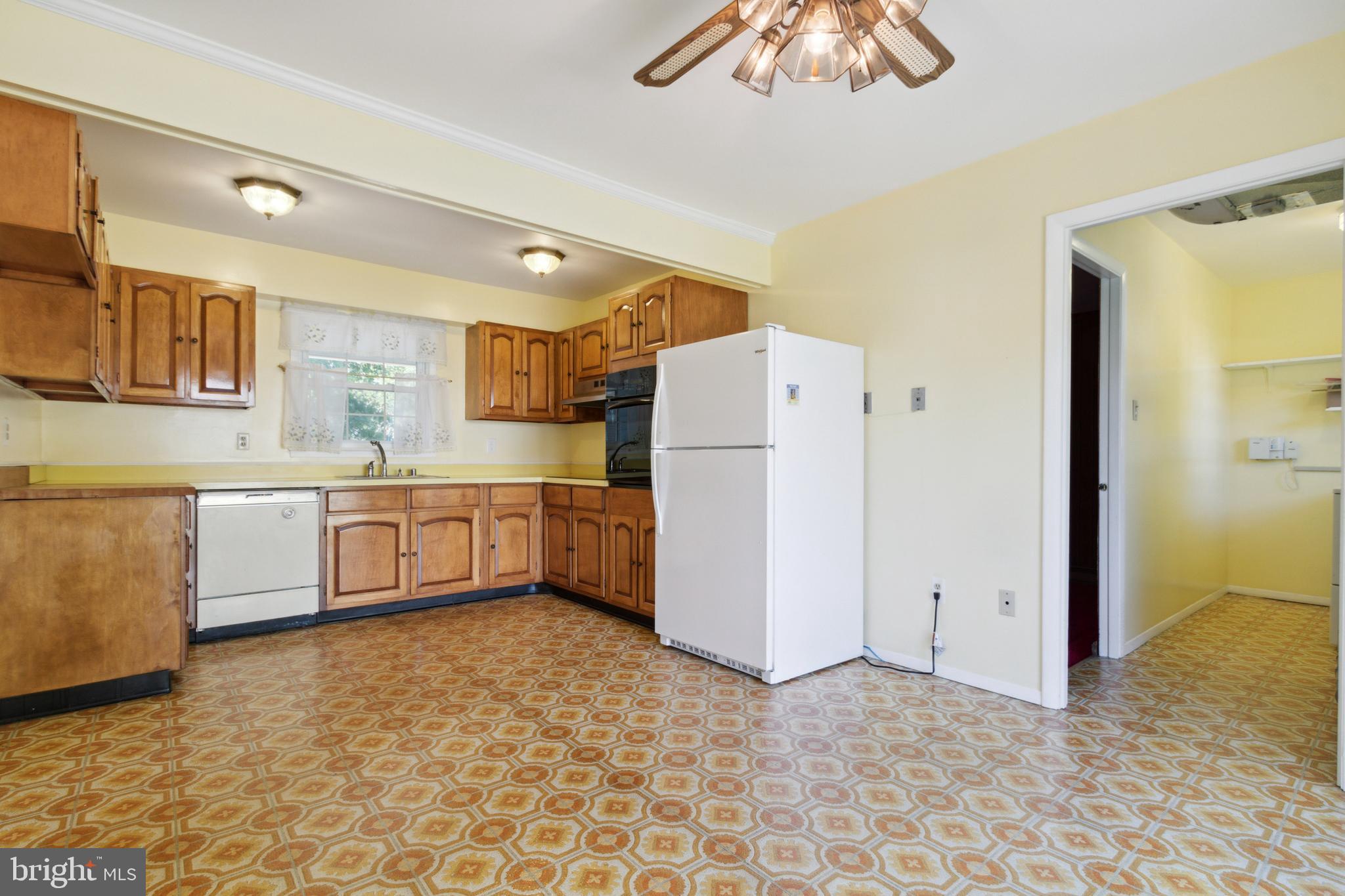 13120 Poplar Tree Road Fairfax, VA 22033 - Photo 13 of 31 Kitchen
