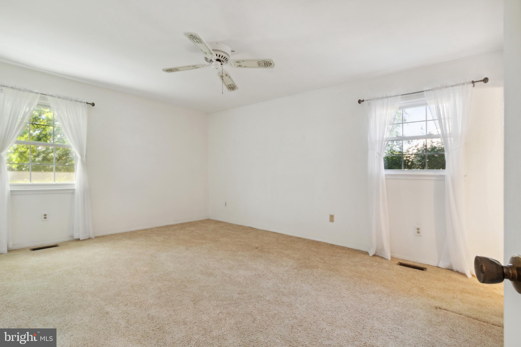 13120 Poplar Tree Road Fairfax, VA 22033 - Photo 17 of 31 Primary Bedroom
