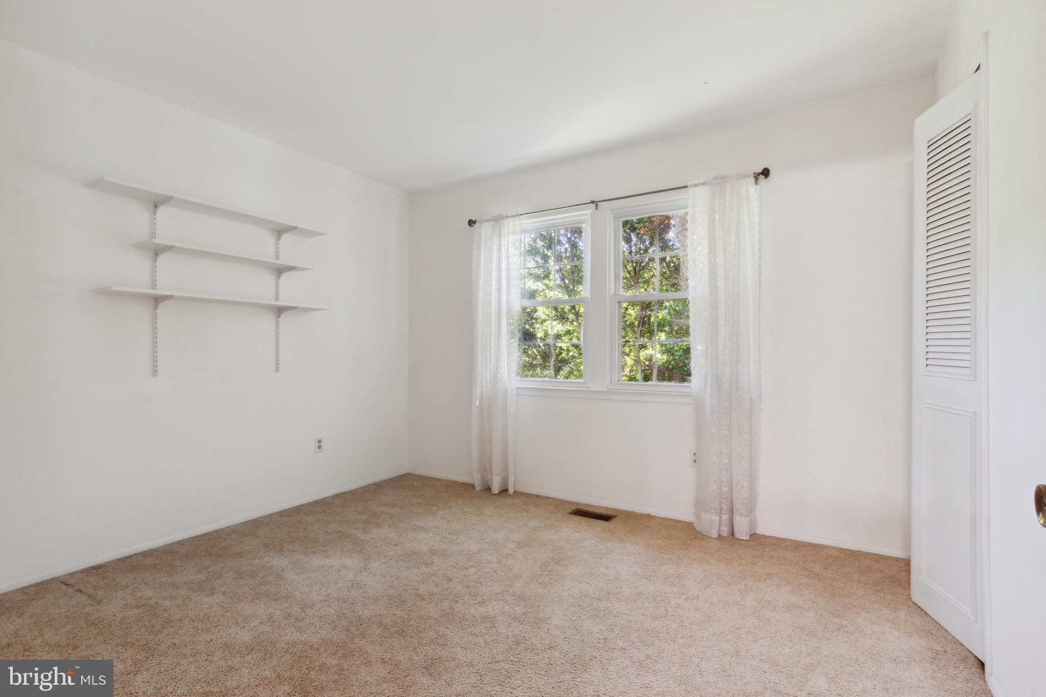 13120 Poplar Tree Road Fairfax, VA 22033 - Photo 23 of 31 Bedroom 3