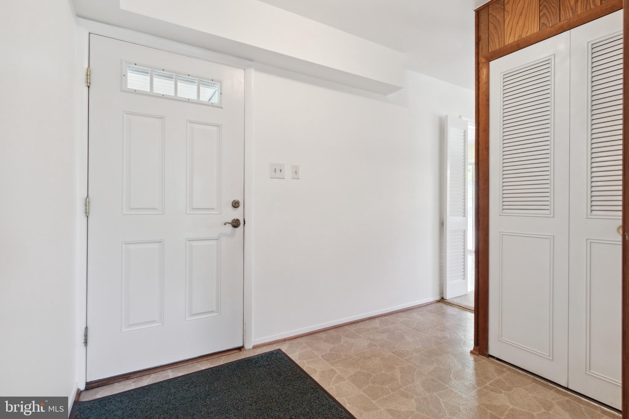 13120 Poplar Tree Road Fairfax, VA 22033 - Photo 4 of 31 Front door