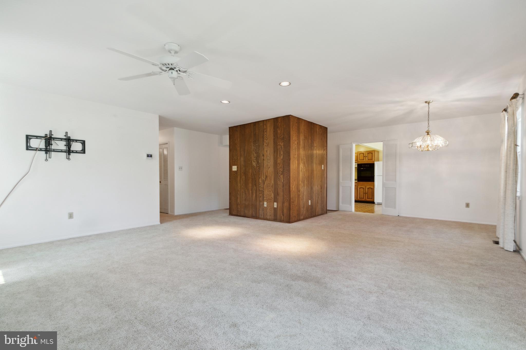 13120 Poplar Tree Road Fairfax, VA 22033 - Photo 7 of 31 Living Room