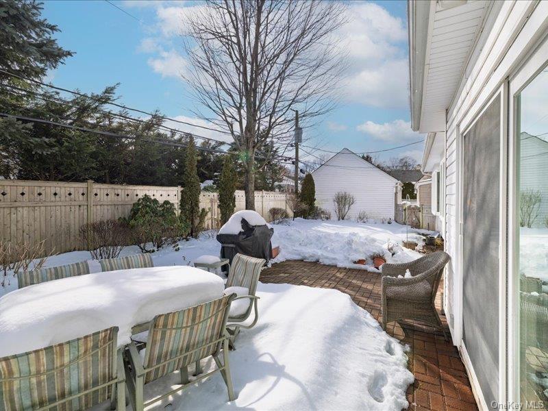 16 Wright Road Rockville Centre, NY 11570 - Photo 18 of 23 a outdoor space with furniture