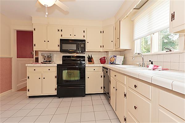 38 Whitney Road Medford, MA 02155 - Photo 11 of 23 Gallery Image 11