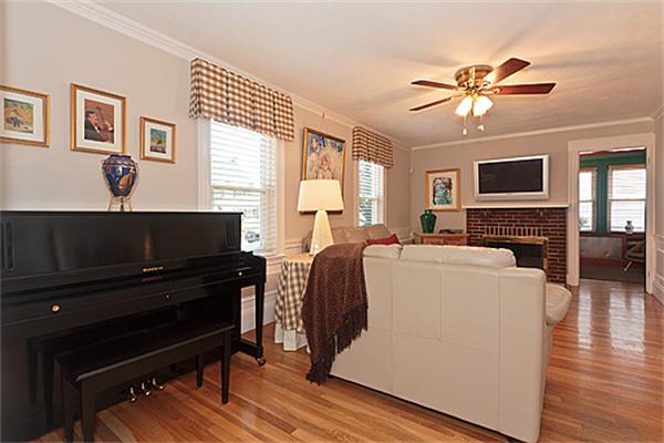 38 Whitney Road Medford, MA 02155 - Photo 5 of 23 Gallery Image 5
