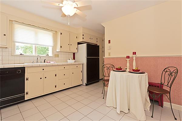 38 Whitney Road Medford, MA 02155 - Photo 9 of 23 Gallery Image 9
